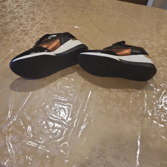 Shoes - Picture 3 of 6